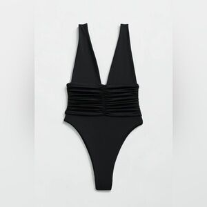 Echo One Piece Moderate Coverage - Black